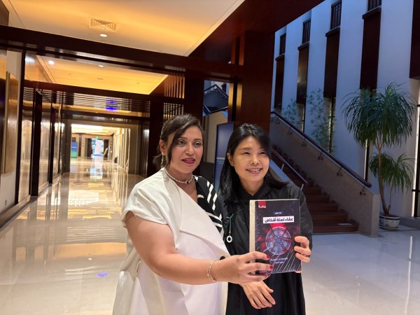 股票配资的最新资讯 感人一幕! 埃及翻译家送给鲁敏一个“大惊喜”